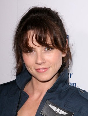 Linda Cardellini photo