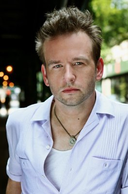 Dallas Roberts photo