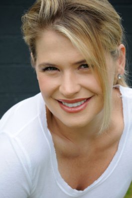Kristy Swanson photo