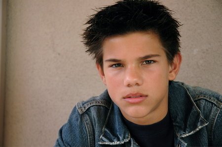 Taylor Lautner photo