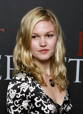 Julia Stiles photo