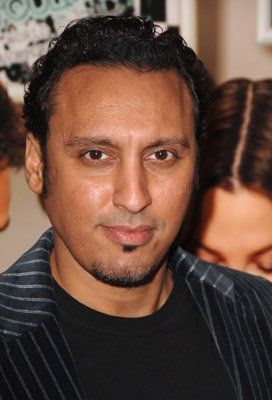 Aasif Mandvi photo