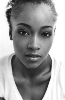 Yaya DaCosta photo