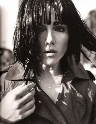 Kathleen Robertson photo