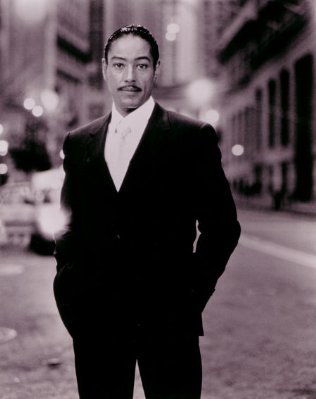 Giancarlo Esposito photo