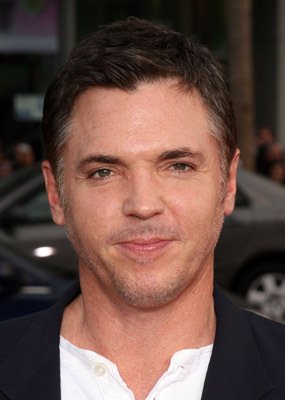 Nicholas Lea photo