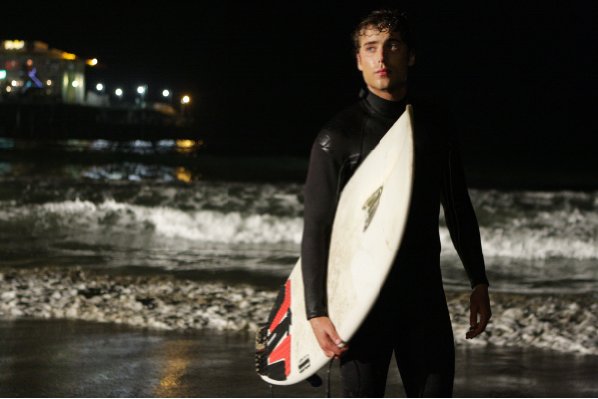 Dustin Milligan photo