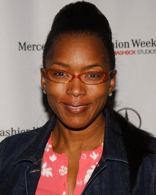 Angela Bassett photo