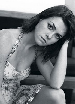 Holly Davidson photo