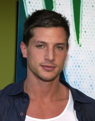 Simon Rex photo