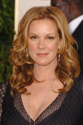 Elizabeth Perkins photo
