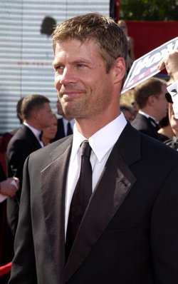 Joel Gretsch photo