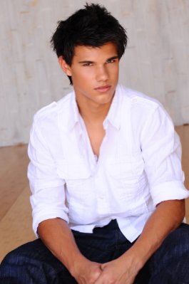 Taylor Lautner photo