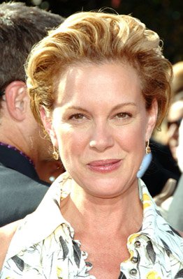 Elizabeth Perkins photo