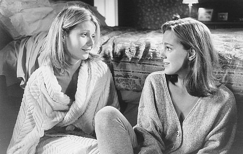 Elizabeth Perkins photo