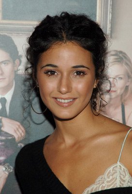 Emmanuelle Chriqui photo