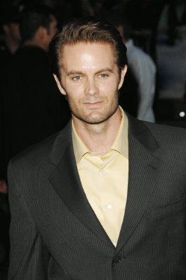 Garret Dillahunt photo