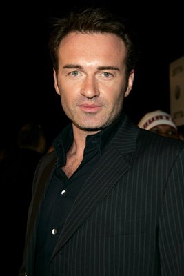 Julian McMahon photo