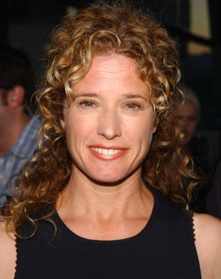 Nancy Travis photo
