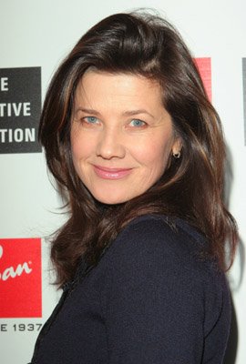 Daphne Zuniga photo
