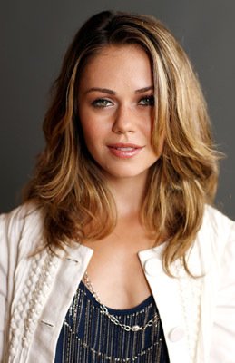 Alexis Dziena photo