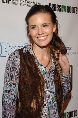 Maggie Grace photo