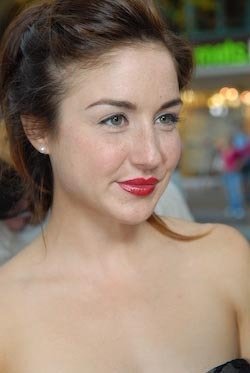 Erin Karpluk photo