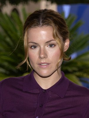 Kathleen Robertson photo