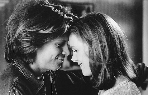 Elizabeth Perkins photo