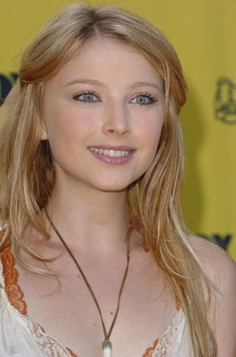 Elisabeth Harnois photo