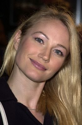 Sarah Wynter photo