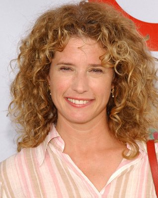 Nancy Travis photo