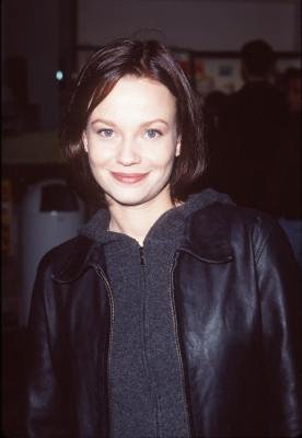 Samantha Mathis photo