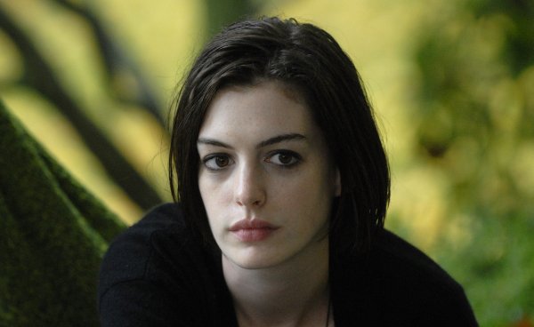 Anne Hathaway photo