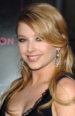 Elisabeth Harnois photo