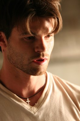 Daniel Gillies photo