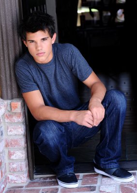 Taylor Lautner photo