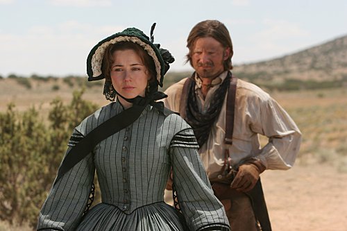 Linda Cardellini photo