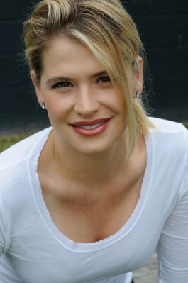 Kristy Swanson photo