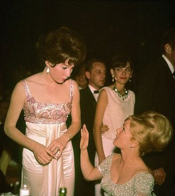 Shirley MacLaine photo