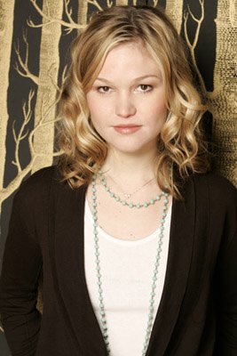Julia Stiles photo
