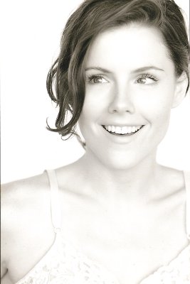 Kathleen Robertson photo