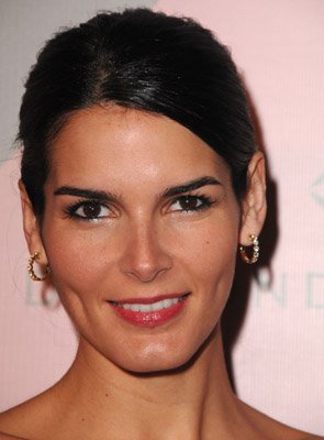 Angie Harmon photo