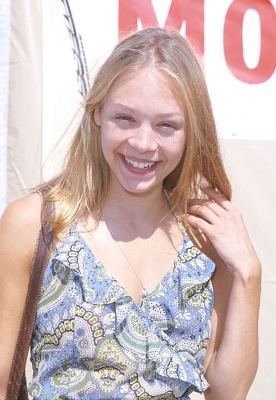 Alexandra Holden photo