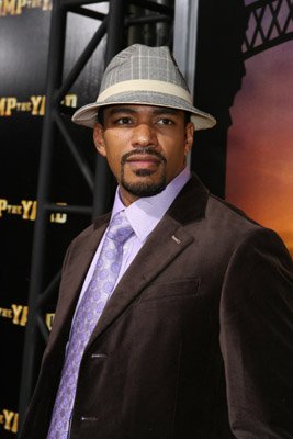 Laz Alonso photo