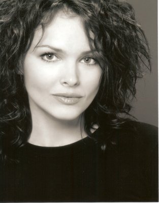 Dina Meyer photo