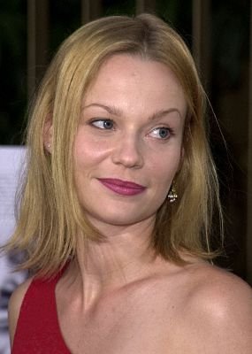 Samantha Mathis photo
