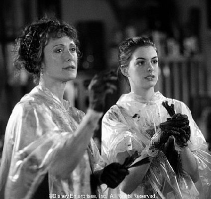 Caroline Goodall photo