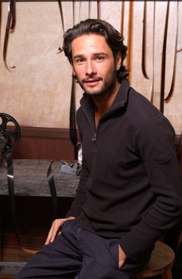Rodrigo Santoro photo