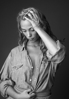 Elizabeth Berkley photo